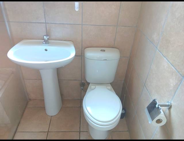 2 BEDROOM SECTIONAL TITLE FOR SALE IN GREENHILLS